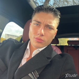 Xtudr - GoldenG: I’m easy going a chill guy