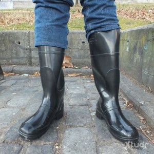 Xtudr - rubberstiefel: 49, Madrid. Busco hombre activo, con buen rollo, morbo. No busco necesariamente ni amo ni esclavo, prefiero conocer g...