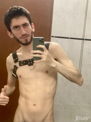 Xtudr - thorned: Intereses:
Bondage
Cum control
Cum denial
Castidad
Role play / fantasías
Hipnosis
Body worship 
Nipple/ass play
Etc.
Si no ...