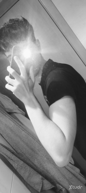 Xtudr - Esclavo_bcn: Busco a un cabron duro para ser su esclavo🔥. Me flipan los pies.
Si eres tóxico y controlador +++ 
Busco exclusividad a...