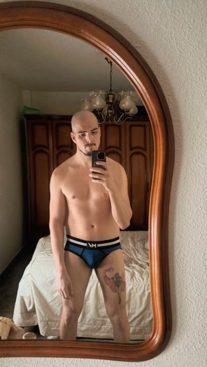 Xtudr - exclavo: Biografía 
Esclavo propiedad  dominanteXXL36
Me dejo usar sin límites , me da igual edad , físico , si es en grupo , tríos ...