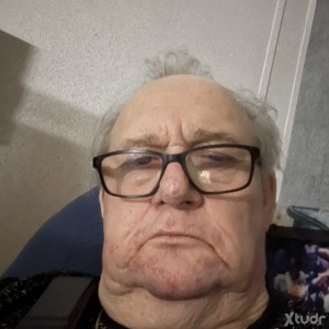 Xtudr - junior101: Bottom new only been topped once and I love to suck clean cock 