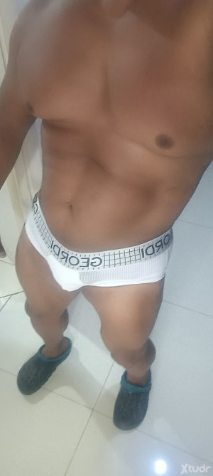 Xtudr - MorenoActivo: I'm a dominant master. Dark-haired top looking for a fully compliant submissive man.