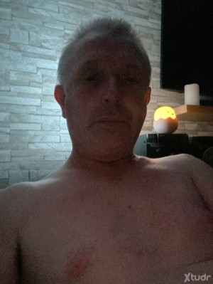 Xtudr - ChavNikeLtdMaster: Looking for scally slave or sub into Nike trainers and white socks and bondage