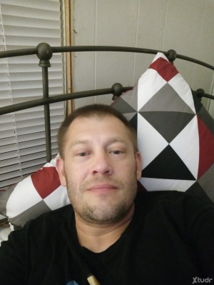 Xtudr - alex34: Bottom here looking for a top 