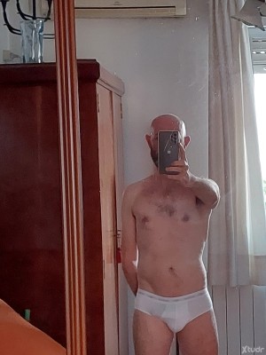 Xtudr - Sub77: Esclavo obediente buscando amo para sesiones de sexo y sumisión. 
Entre mis límites, prácticas como scat, medical, sangre, ma...
