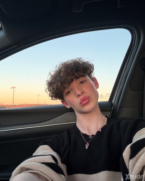 Xtudr - MaTTheW88: Looking for a bf or a fun time 
Love to bake, I’m 5”10, 125
