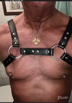 Xtudr - voluntario-sado: Hola soy sumiso y me gustaría conocer y hacer “amistad “ con amos aficionados al bondage para pasar un buen rato co...