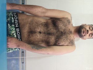 Xtudr - principiante28: I'm starting to get into being a submissive, I would like to meet a dominant or submissive to talk to.