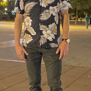 Xtudr - Lamon39: Mature, bottom, submissive, not slave. Shy at first.
Suck you on my knees, no rush, up to the balls. Kiss you, lick your ar...