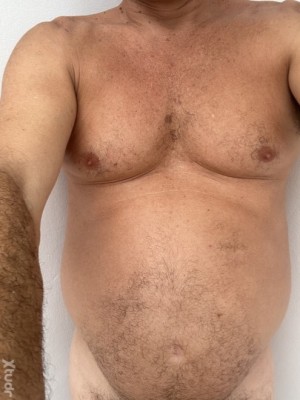 Xtudr - Pepejou: Con barba corta, rapado, barriga, vicioso, morboso, sumiso. En busca de sesiones de Fisting de lío.