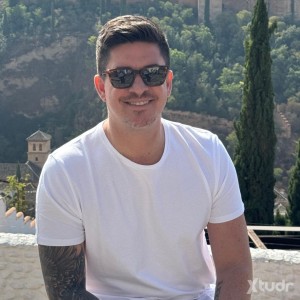 Xtudr - CubanSlave: Submissive man looking for blows piss humiliation