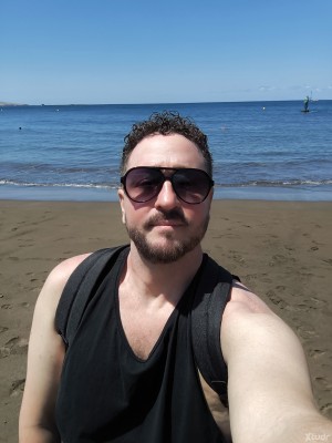 Xtudr - Robcn: New around here. I want to experiment. Submissive I let myself be done.