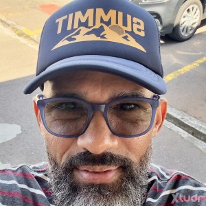 Xtudr - HandsomeTop: I’m a nice easy going masculine affectionate man. Ilike to kiss foreplay rimming fucking nippleplay toys ff spanking po...