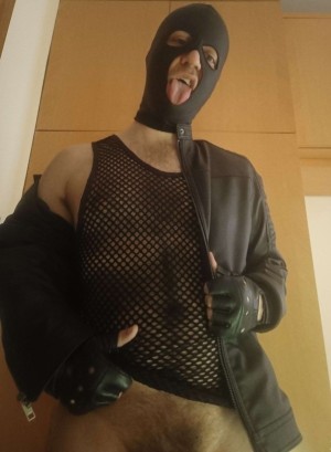 Xtudr - Godric: I enjoy control, both physical and psychological with hypnosis. I enjoy giving free rein to all the kinks we have agreed upo...