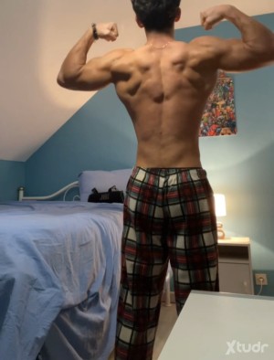 Xtudr - Amotwink19: Kiss my feet and obey my orders.
Tell me about your limits and what you're looking for in a young, cool, intelligent, ma...