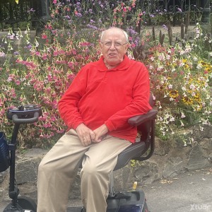 Xtudr - jy6fabit: Older sub not experienced. Want someone to teach him. Uses a wheelchair to get about but legs are the only part that doesn...