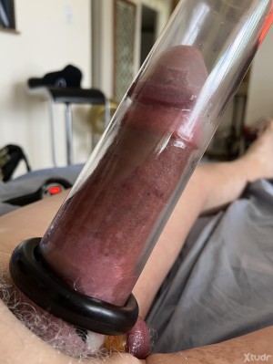 Xtudr - 19b4dfi8: Interested in men who are men and are looking for extended erotic and sensual play times