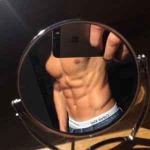 Xtudr - amoperfecto: When I say perfect master it's PERFECT MASTER.
Handsome, great body, big thighs, big penis and big balls.
I'm looking f...