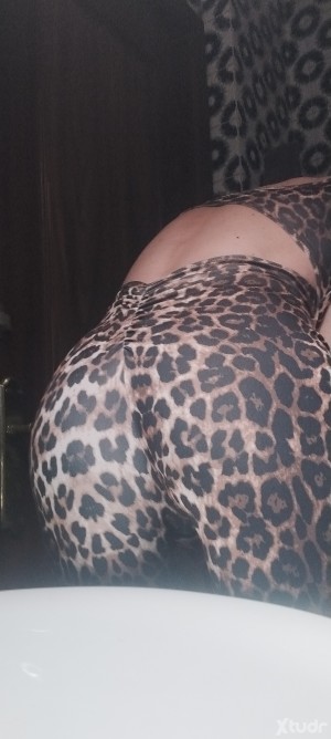 Xtudr - Maca: I'm a submissive obedient addict to BDSM