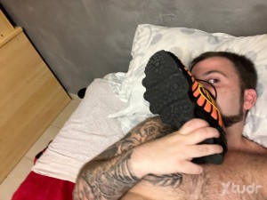 Xtudr - travieso33: pues soy  gordete , wapoo , morboso , busco amos , sumiso , perretes , exclavos que me regalen cosas o zapas nuevas 