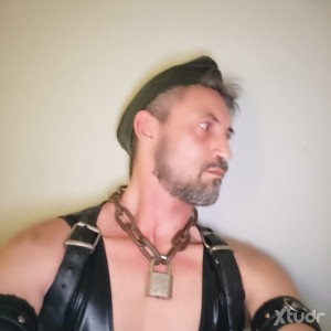 Xtudr - kinkyguy: Buscando tios para conectar, explorar y encontrar una buena vibración para practicar BDSM en confianza. Buscando experimen...