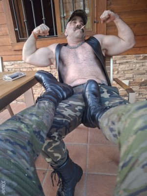 Xtudr - Musclepup: Very masculine submissive dude with muscles looking for 2 types of men...either a bodybuilder or a muscular dominant...or...