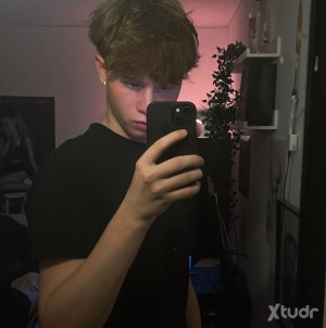 Xtudr - 9hnikpkn: Sugar daddy?
I’m a submissive bottom