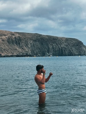 Xtudr - vick69: Provide services, open to fun and exploring, hit me up, we can chat ;)