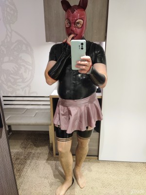 Xtudr - shinybabe: Principalmente sumiso, fetichista del látex. Deseando probar cosas nuevas.
Manda mensaje y charlamos.
Acepto amistad.