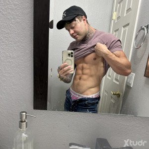 Xtudr - chrissluvv: I like everything adventurous I am into a lot of kinks and trying new things I love art cause I consider my body an art ...