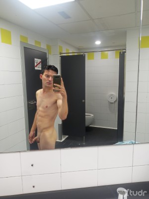 Xtudr - Eriko: Soy un chico sumiso y obediente en busca de chicos como yo para servir juntos a mi amo, Mancuso.