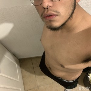 Xtudr - alexfggt: I'm a new little slut in sessions, I like almost everything, but I don't have in-person experience, I'm into humiliation, ...