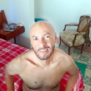 Xtudr - EnriqueVII: Experimentalista maduro, busco relaciones ocasionales con sumisos.