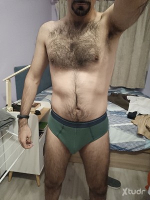 Xtudr - AmoJovenxMaduro: I'm a young, masculine, and hairy guy looking for a mature man, preferably chubby with a bit of a belly, to make al...