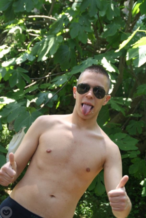 Xtudr - Violento25: I'm looking for complete submission, what I most desire is a serious relationship with a submissive girl who I can retou...