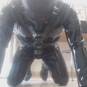 Xtudr - subbullbeefy: SUB FOR DOMS LEATHER  BIG MASSIVE MEN
I don't show my face because I have a public job and I live in a non-urban area ...