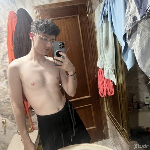 Xtudr - findomtwink: Me flipa humillar, dar hostias, castidad y tener a alguien a mis pies,. También la servidumbre, el findom, que seas mi ...