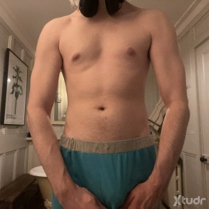 Xtudr - charlie_twink: 24 year old nerdy Bi autistic twink,  loves anime, gaming and the gym.