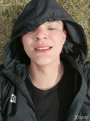 Xtudr - Louii89: 5'11 dyed hair. (ruined) brown eyes. light/ish skin... idk I've always been stumped on description