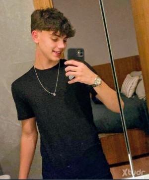 Xtudr - Slve7: Jovencito de 18 años, sin experiencia, buscando amo maduro que me enseñe y me eduque, que me enseñe a mamar culo huevos polla...