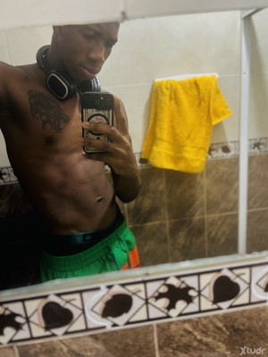 Xtudr - KALEe: Hello, I'm Kale. I'm a serious mal boy, 22 years old here to meet people. I'm new to this and the rest
