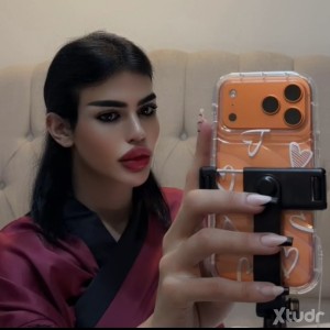 Xtudr - Nour115: Shams transcender, 24 años de edad.
 Translation: Shams transcender, 24 years old. (No translation needed as the input is a...