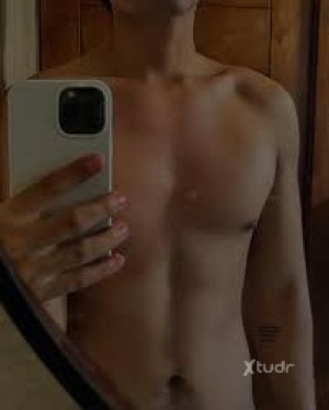 Xtudr - Juanin27: Versatil, me gustan los cuerpos delgados y musculosos, soy multiusos, puedo ser tu pequeña perra o tu dominador