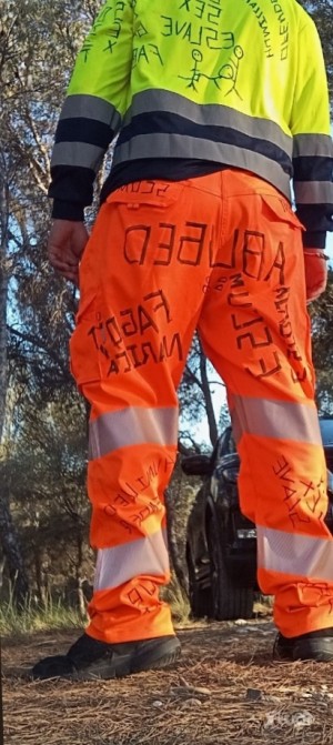 Xtudr - Faggot35: Buscando amos duros para largas sesiones 
Me flipan los tíos de uniforme ropa de curro...