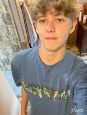 Xtudr - helloJP: hola, soy Juan Pablo 🩵 :)