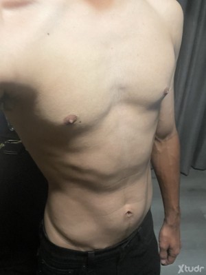 Xtudr - hornydannyboy: >>Horny 24/7>>
-love to eat ass, fuck doggy/missionary,  kiss/suck on feet, make out, be a slobbering dog
-passionate...