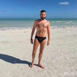 Xtudr - TUTRANCAMON: Versatile pervert. Well-endowed. Only safe sex. I smoke. I have a belly. I dance badly and fuck worse. Very submissive....