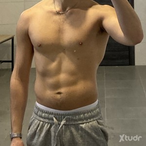 Xtudr - ChavalSumis0: Submissive young guy, with desire to find a dominant male who makes me feel humiliated, possessed, at his feet, his su...