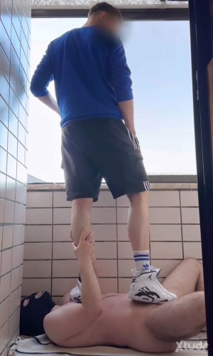 Xtudr - TramplingSlave: Esclavo busco amo. Me va BDSM en general en especial el trampling, no me gusta el fisting. Tengo las ideas claras, n...